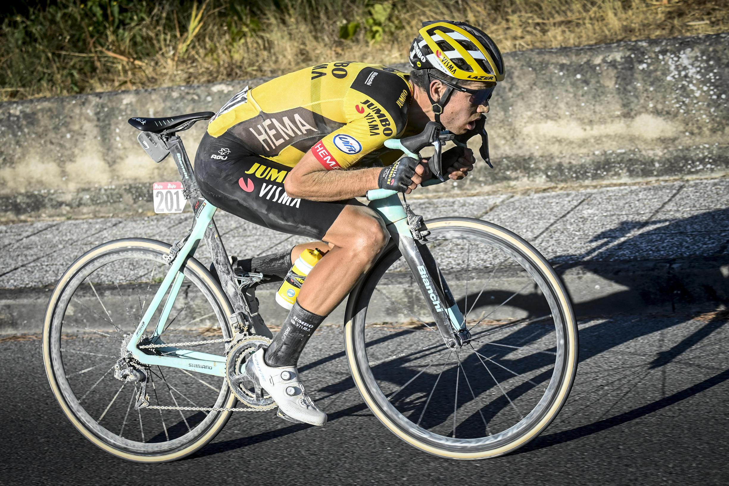 Wout Aert zet met in het hart zijn Bianchi-fietsen te koop, maar eentje houdt hij bij: “Die is onbetaalbaar” | Het Nieuwsblad Mobile