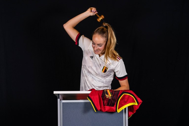 Van Amerika tot Azië: gesigneerde shirts Red Flames en Rode Duivels wereldwijd gewild, truitje Courtois het duurste