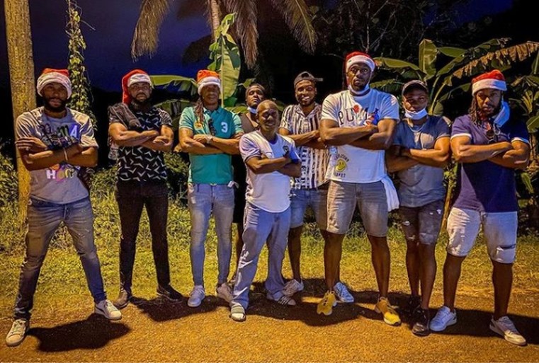 Zo vieren topsporters kerst: in kerstpyjama bij de boom, muziek maken onder de lichtjes en de kerstwens van Peter Sagan