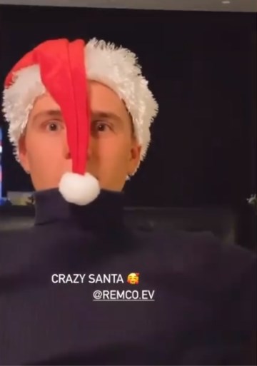 Zo vieren topsporters kerst: in kerstpyjama bij de boom, muziek maken onder de lichtjes en de kerstwens van Peter Sagan