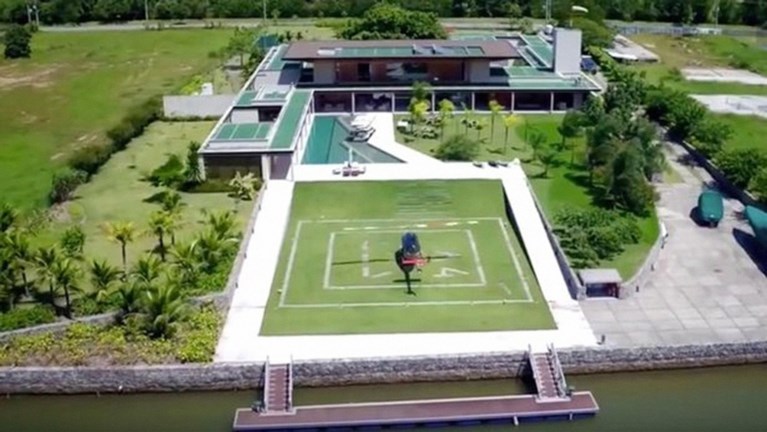 Entourage Neymar pareert kritiek op organiseren megafeest in villa: “Geen 500, maar ‘slechts’ 150 aanwezigen”