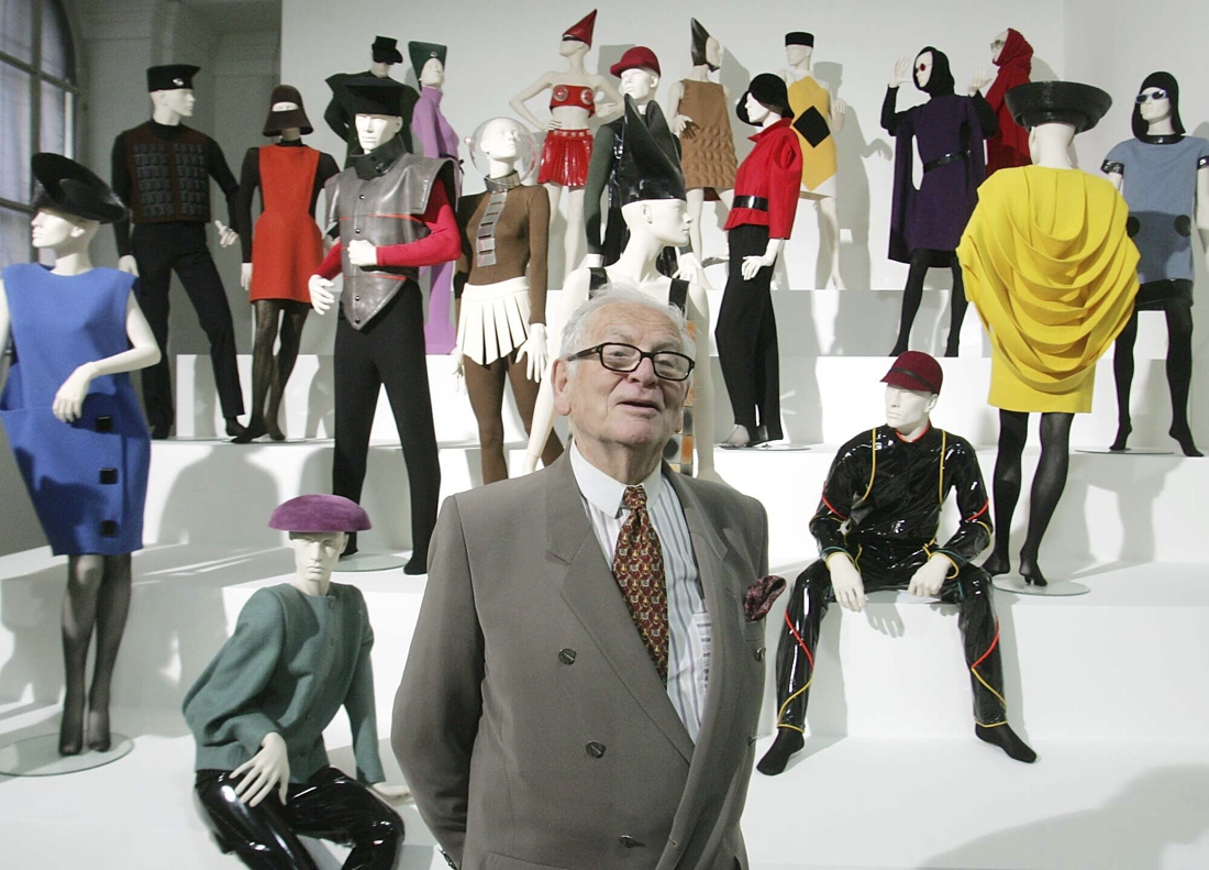 De Italiaanse boerenzoon die de Franse haute-couture-wereld schoffeerde en mode naar de 'gewone' winkels bracht - Het Nieuwsblad