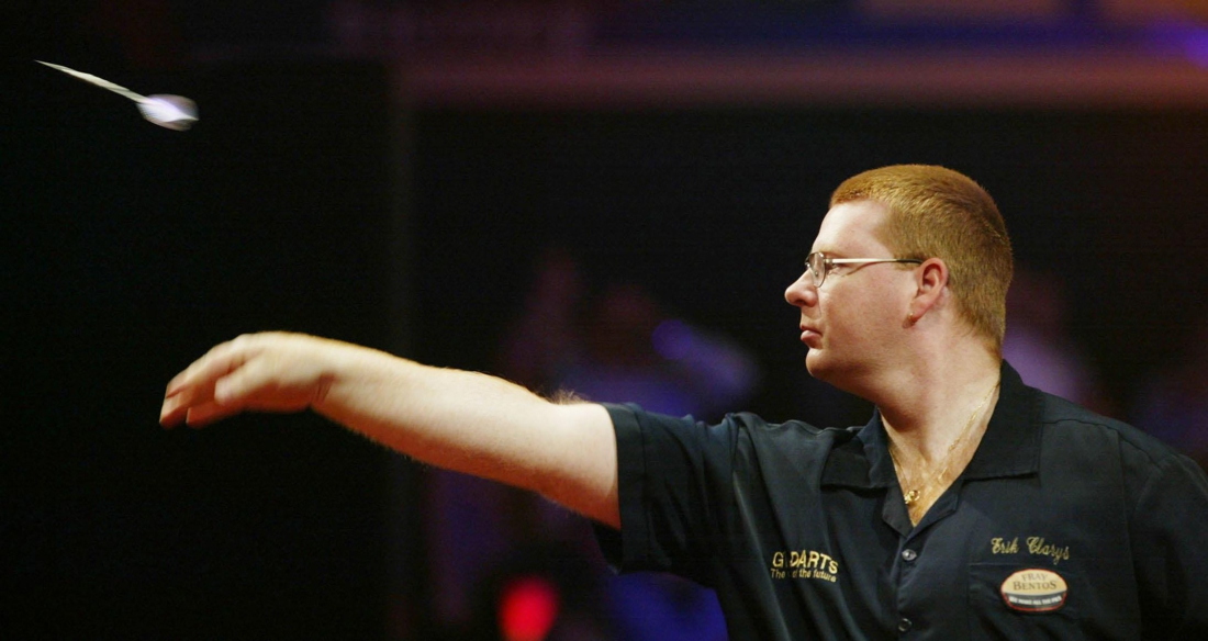 Ooit was‘The Sheriff’ de Belgische dartskoning, tot hij van een ladder viel: “Fantastisch om Van den Bergh bezig te zien, maar het doet ook veel pijn”