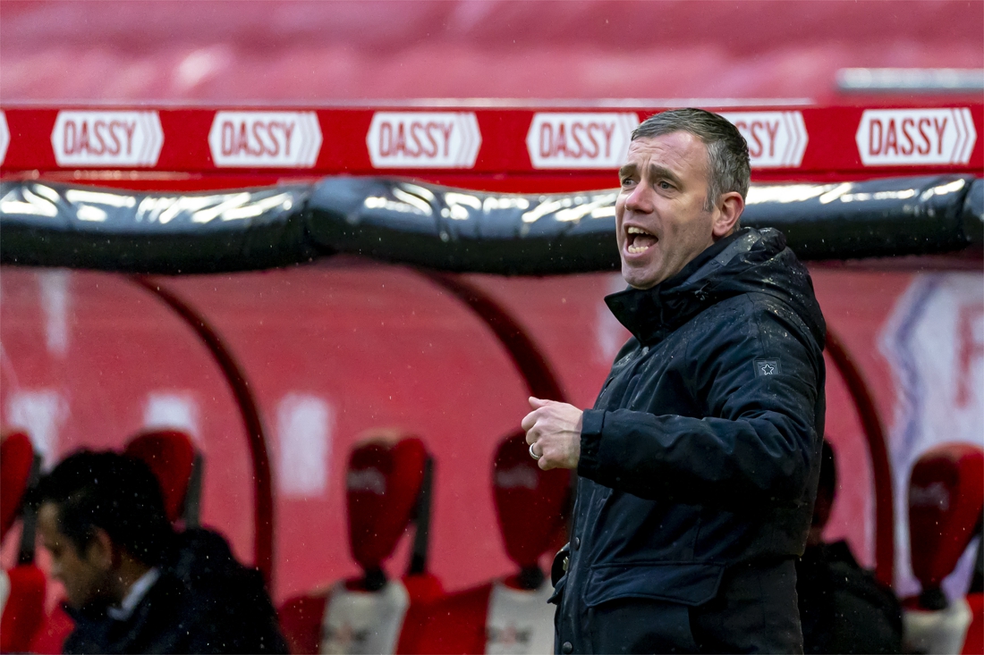 FC Utrecht geeft opvolger John van den Brom contract voor 1,5 jaar