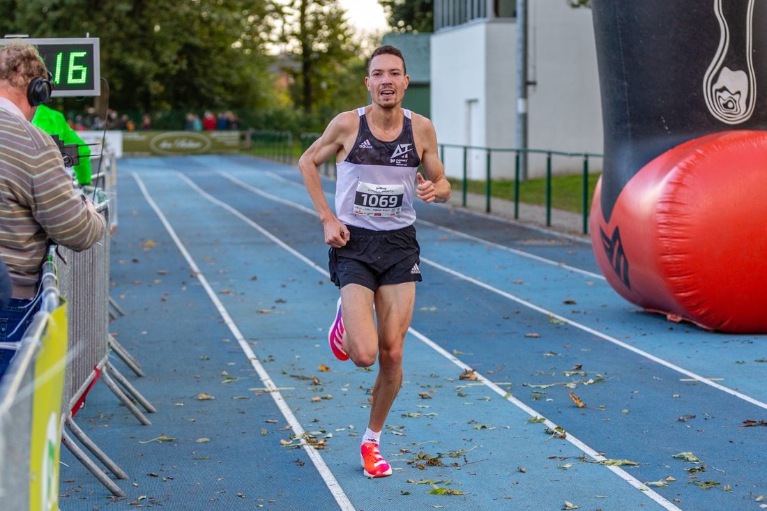 Robin Hendrix blijft in Bolzano net boven Europees record op de 5 km op de weg