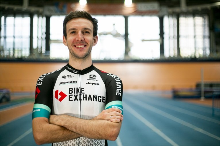 Mark Cavendish poseert voor het eerst in outfit van Deceuninck-Quick Step, ook Chris Froome toont nieuwe kleuren