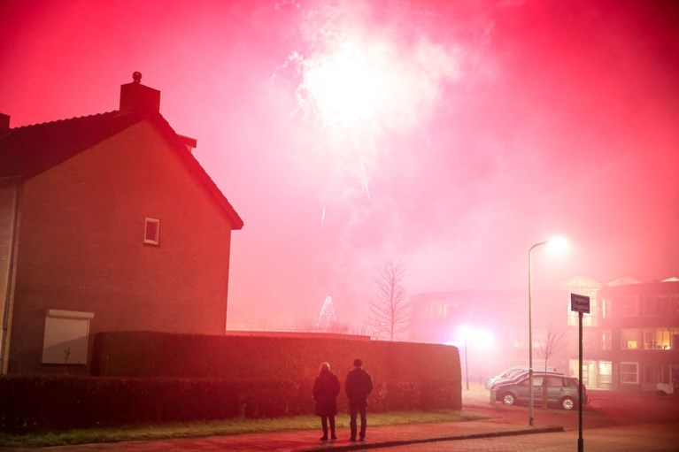 Nochevieja turbulenta en los Países Bajos: fuegos artificiales y disturbios en todo el país