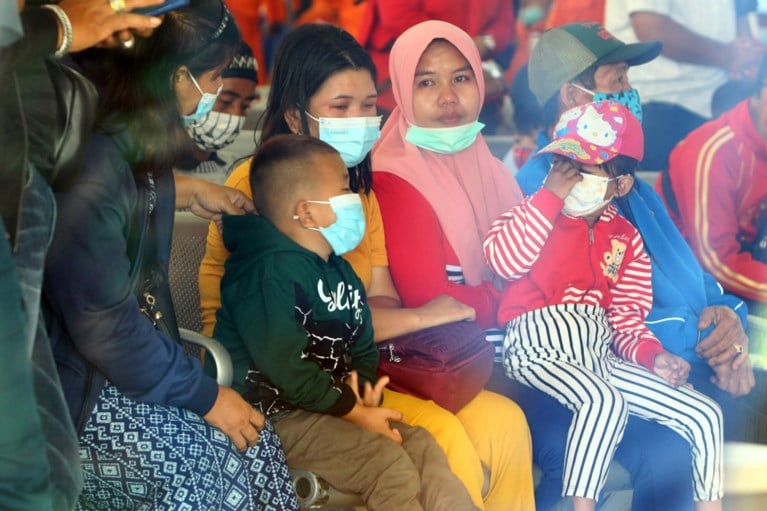 Eerste slachtoffers vliegtuigcrash Indonesië bekend: zwangere moeder, vijf familieleden en een vader die op zakenreis was
