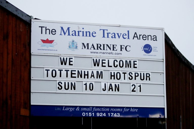 En plots staat Jürgen Klopp naast het veld van amateurclub die tegen Tottenham bekert