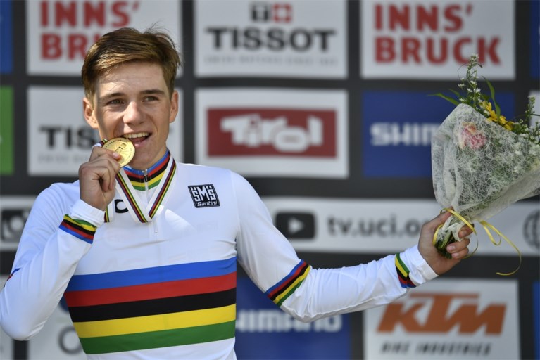 “Dromen komen echt uit”: vriendin Oumi deelt schattige foto van Remco Evenepoel in regenboogtrui van Tom Boonen