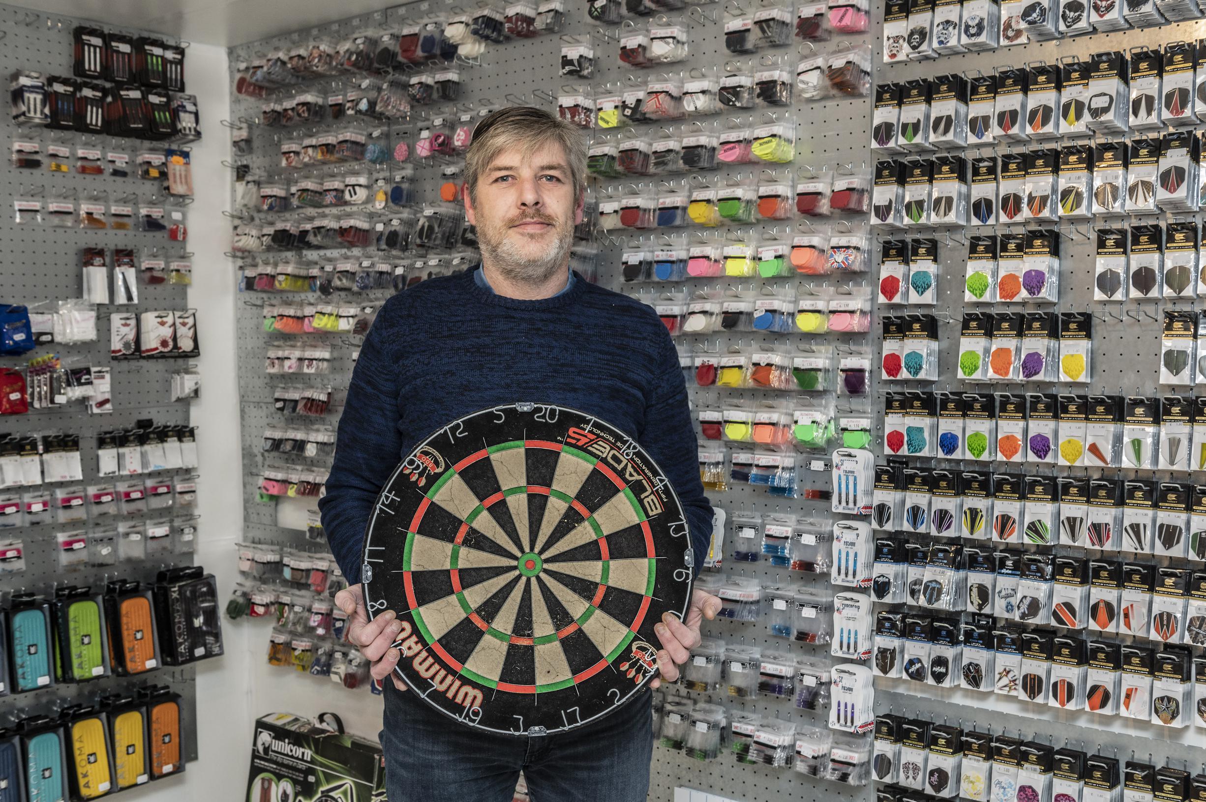 Storing Achternaam Rommelig Ook in Zuid-West-Vlaanderen wil iedereen plots darts spelen... maar net nu  sloot dartswinkel in Waregem de deuren | Het Nieuwsblad Mobile