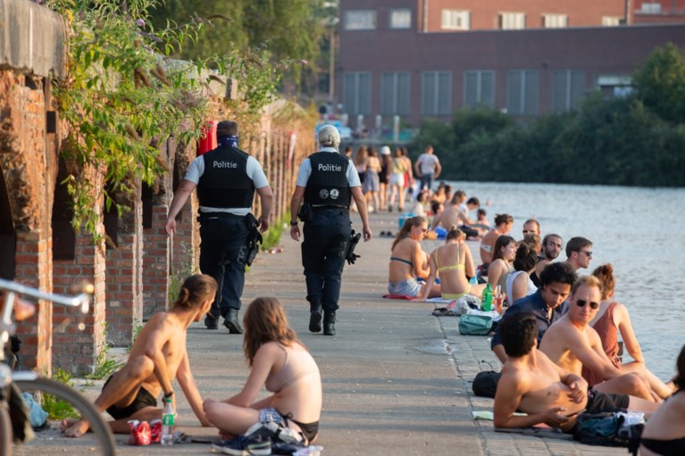 Zwemmen in het Houtdok blijft ook deze zomer verboden: water is te vervuild