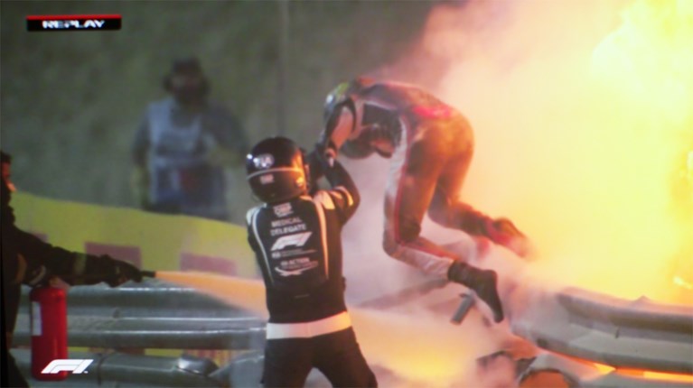 Romain Grosjean is verlost van handverband (tot groot jolijt van poes Petrus)