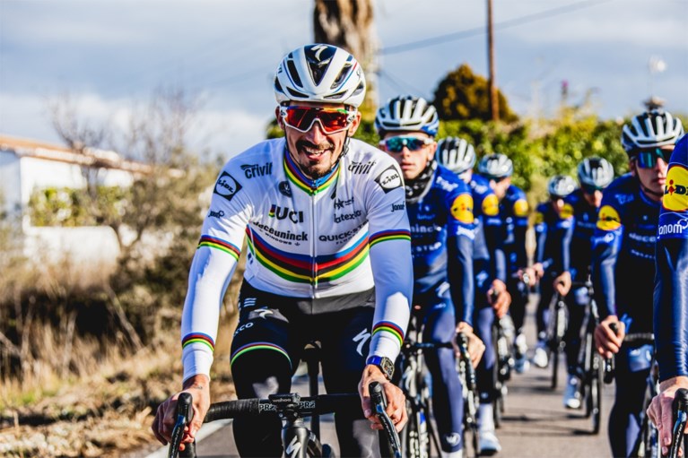 Wereldkampioen Julian Alaphilippe debuteert in Omloop Het Nieuwsblad: “Gemotiveerd om terug te keren naar Vlaanderen”