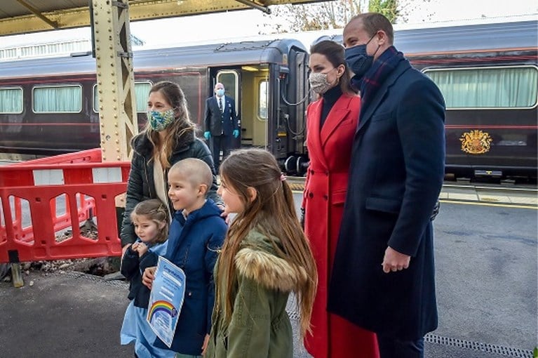 ROYALS. William en Kate krijgen kritiek, Fergie schrijft stationsromannetje