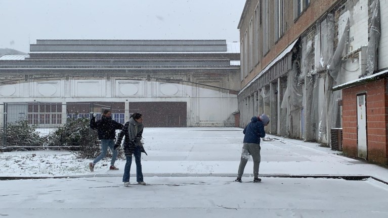 Sneeuwpret lokt Gentenaars naar buiten: hele stad bedekt onder laag sneeuw