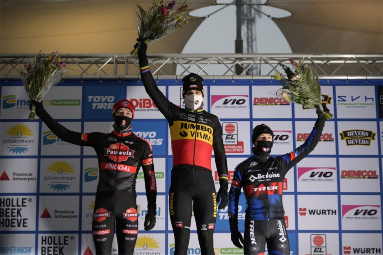 Wout van Aert na eerste overwinning in tricolore kampioenstrui: “Ik hoop straks een mooie foto van mezelf te vinden”