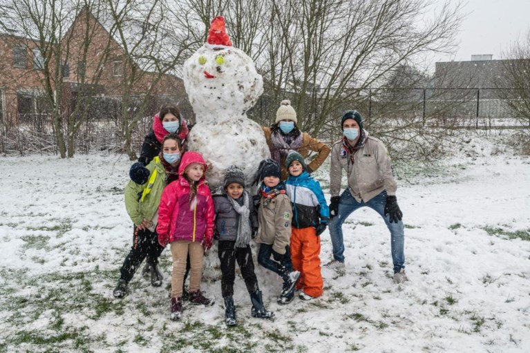 Eerste sneeuw is gevallen en meteen ook eerste ongevallen, Vlaams Verkeerscentrum waarschuwt voor gladde wegen