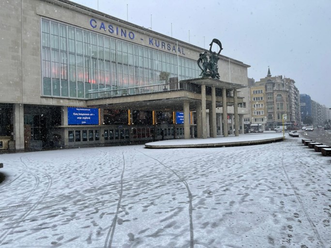 Eerste sneeuw is gevallen en meteen ook eerste ongevallen, Vlaams Verkeerscentrum waarschuwt voor gladde wegen