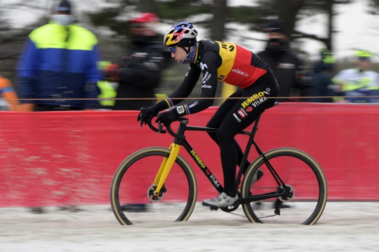 Wout van Aert wint met Zilvermeercross in Mol eerste keer ooit in Belgische kampioenstrui