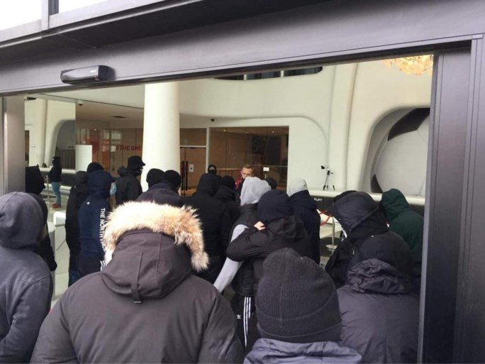 Opnieuw protest tegen Lamkel Zé op de Bosuil: “Redelijk incidentloos”