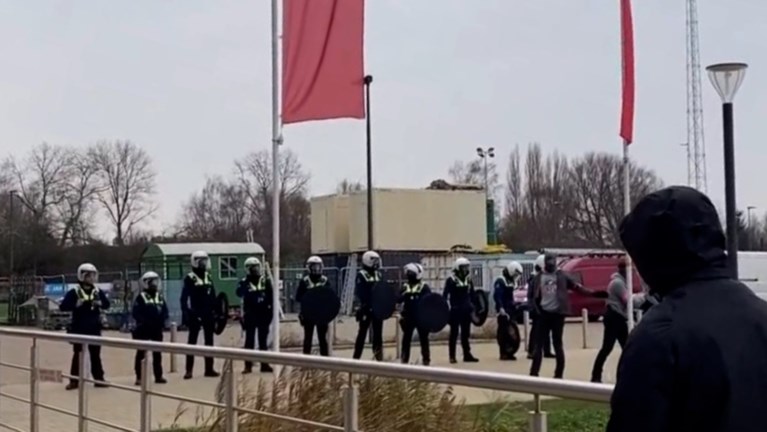 Opnieuw protest tegen Lamkel Zé op de Bosuil: “Redelijk incidentloos”