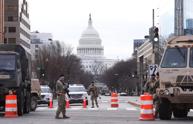 Spanning is te snijden voor inauguratie Biden, FBI waarschuwt voor geweld in alle staten