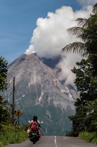 Indonesische vulkaan Merapi spuwt opnieuw lava, as en puin