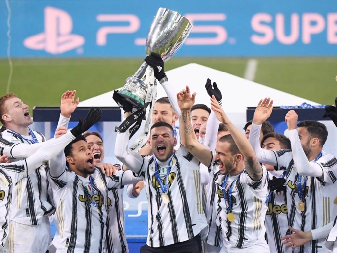 Cristiano Ronaldo (wie anders?) knalt Juventus voorbij Dries Mertens en Napoli naar Italiaanse supercup