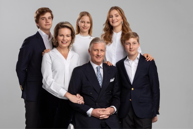 Jarige koningin Mathilde bedankt fans voor de gelukswensen bij portretfoto