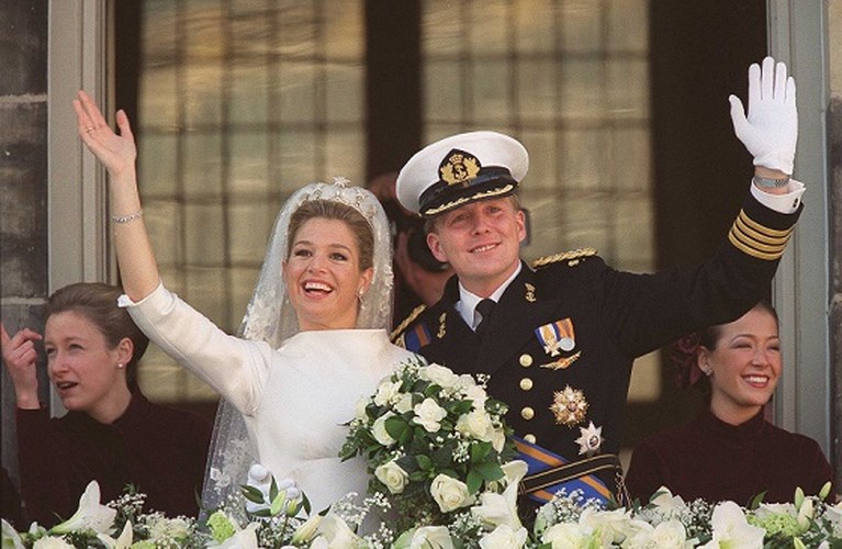ROYALS. Ontwerpers trouwjurk Diana ruziën en koninklijke geboorte op til