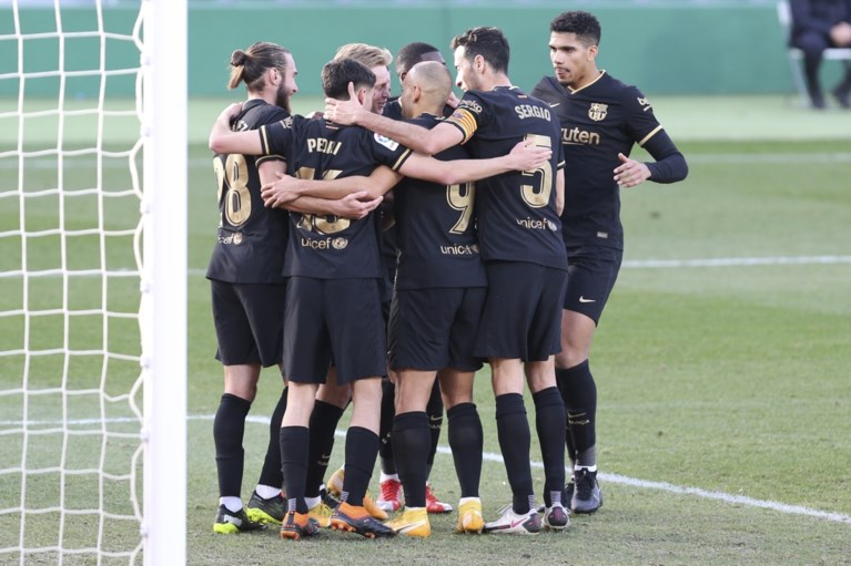 Barcelona wint van laagvlieger Elche en kan eindelijk eens een reeksje neerzetten