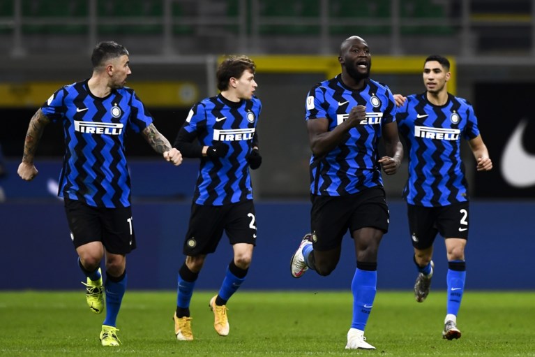 Ooit ploegmaats, nu duidelijk geen vrienden meer: Zlatan Ibrahimovic en Romelu Lukaku maken klinkende ruzie in zinderende stadsderby