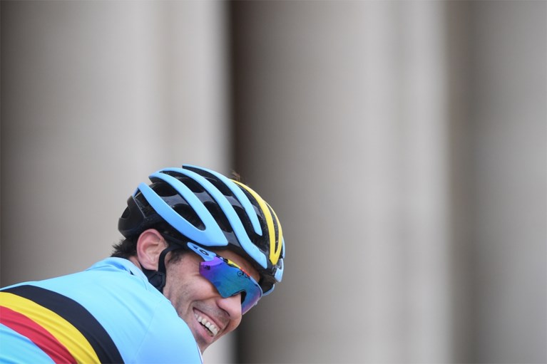 Mathieu van der Poel test het WK-parcours in Oostende, en hij was niet de enige die al naar de kust was afgezakt