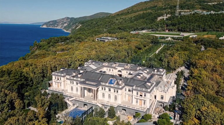 Bývalý spojenec Vladimíra Putina Judo sa hlási k vlastníctvu kontroverzného paláca