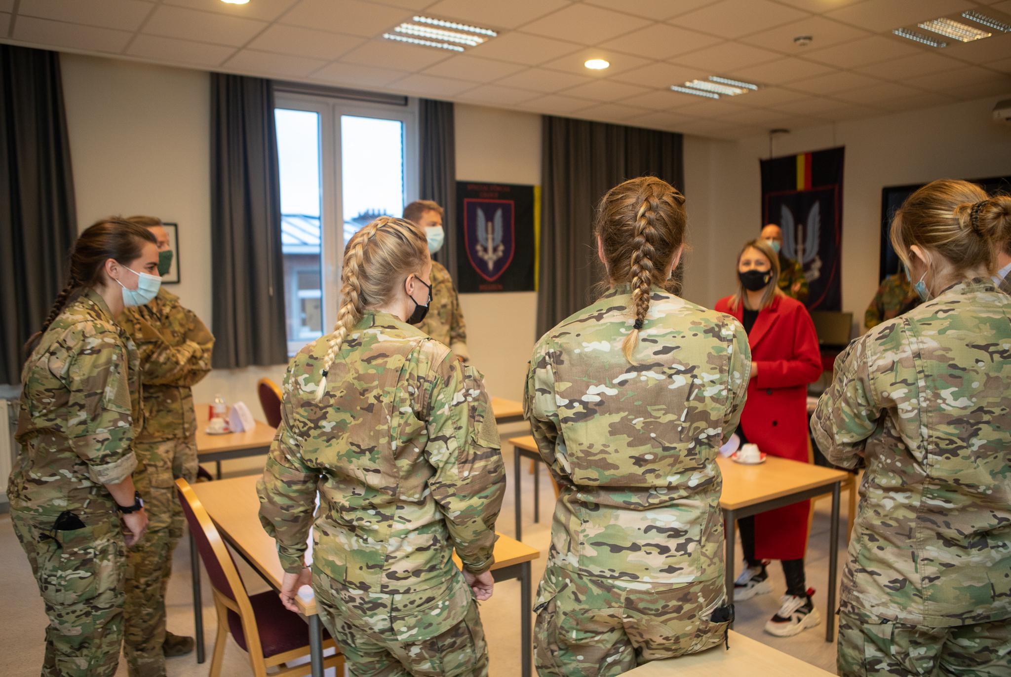 Universiteit Vervloekt beet België stuurt zijn eerste vrouwelijke 'special forces' uit naar gevaarlijke  gebieden: “Met vrouwen erbij gaat het beter” | Het Nieuwsblad Mobile