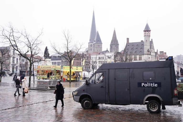 Politie zichtbaar aanwezig in Kuip: “Om relschoppers te ontmoedigen”