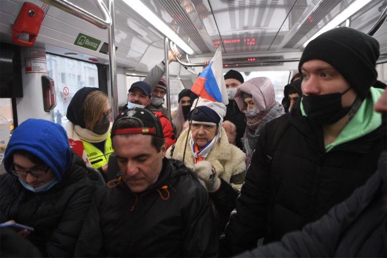Meer dan 4.000 betogers en echtgenote opgepakt bij Navalny-protesten in Rusland, kritiek op gewelddadig optreden politie