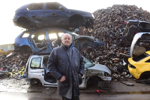 Klap tafel Los Stijgende prijs oud ijzer zorgt voor drukte bij recyclagefirma: “Auto  persen geeft een kick” (Ravels) | Het Nieuwsblad Mobile