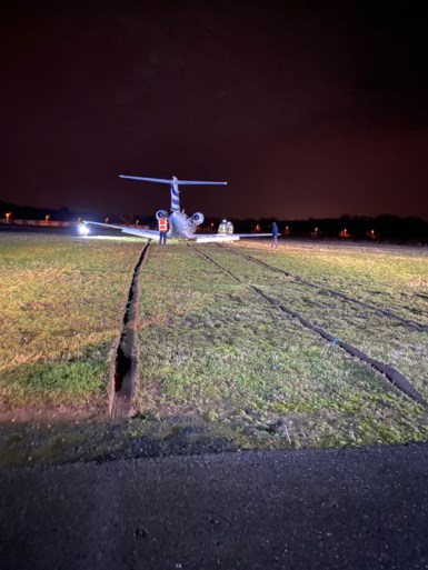 Privéjet met Dries Mertens schuift van landingsbaan in Deurne: Rode Duivel komt er met de schrik vanaf