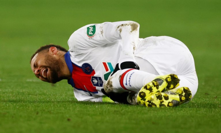 Pech voor PSG: Neymar is wekenlang buiten strijd en mist clash tegen Barcelona