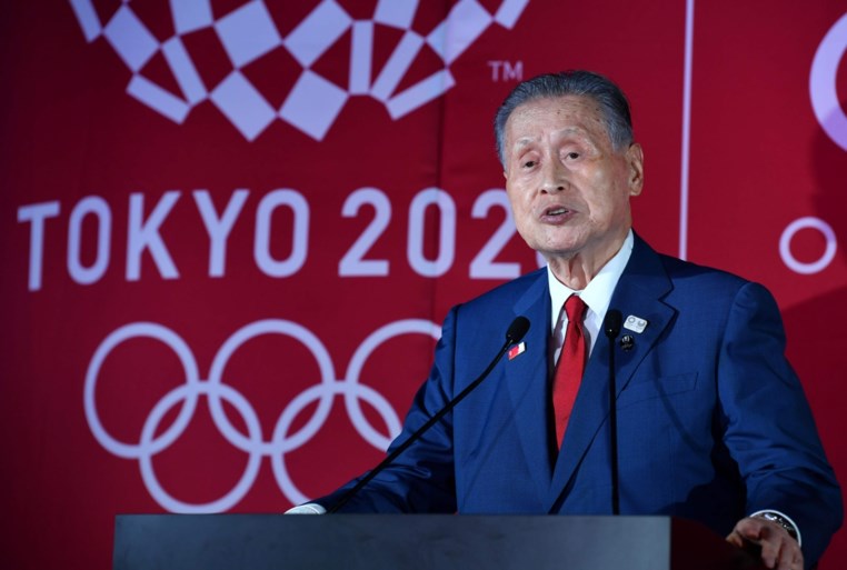 Voorzitter van Tokio 2021 geeft zijn ontslag na seksistische uitspraken: “Vrouwen babbelen te veel”