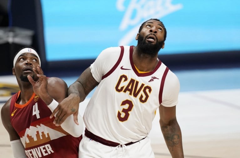 Geen vragen, gewoon luisteren: NBA-ster Draymond Green is het “kotsbeu” en pakt uit met iconische speech op persconferentie