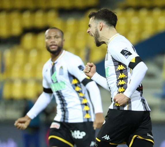 Waasland-Beveren geeft zege tegen Charleroi uit handen en is opnieuw de rode lantaarn