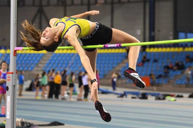 Eline Berings strandt in BK atletiek op twee honderdsten van EK-limiet, 16-jarige Merel Maes maakt indruk