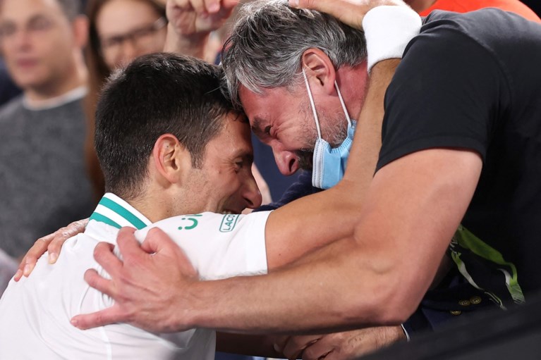 Novak Djokovic wint voor negende keer Australian Open na demonstratie tegen Medvedev