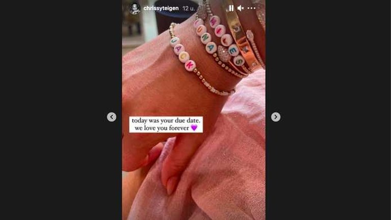 Chrissy Teigen herdenkt zoontje Jack: “We houden voor altijd van je”