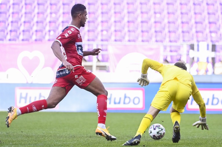 Ontluisterend slap Anderlecht lijdt tegen Kortrijk eerste thuisnederlaag in dertien maanden