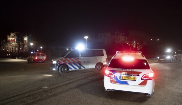 Politie vindt levende baby in container in Amsterdam - Het Nieuwsblad