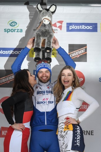 Waarom de winnaar van Kuurne-Brussel-Kuurne op het podium altijd pronkt met... een ezeltje